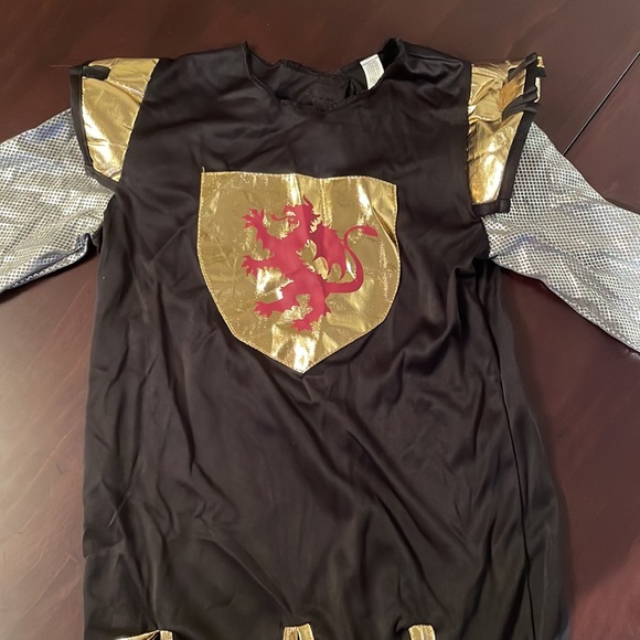 Boy’s knights/crusaders Halloween costume - Picture 2 of 10